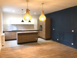 Entreprise de rénovation d'intérieur pour création d'une cuisine semi-ouverte avec îlot  